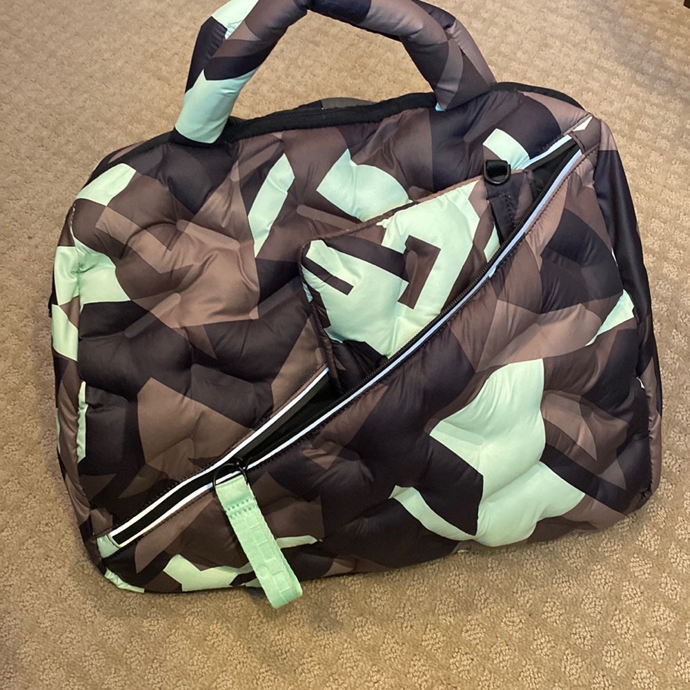 Go dash dot puffle duffle in mint camo!!